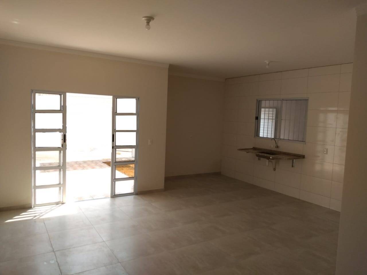 Casa à venda com 3 quartos, 85m² - Foto 2