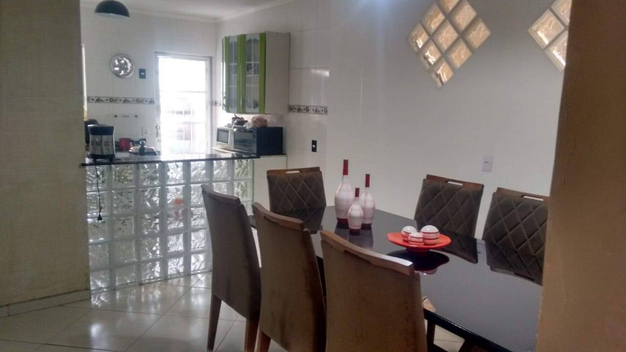 Casa à venda com 3 quartos, 115m² - Foto 1