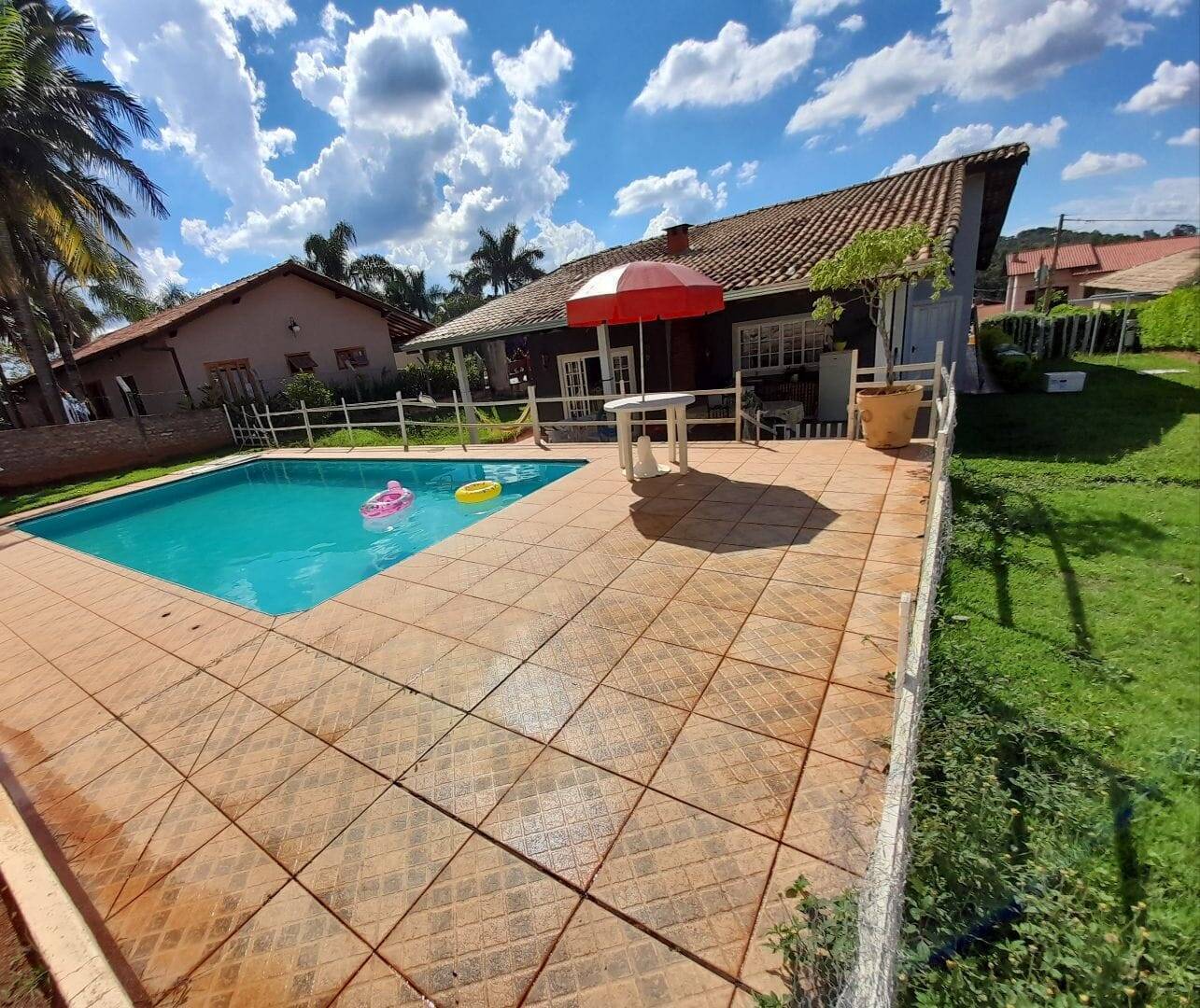 Casa de Condomínio à venda com 3 quartos, 205m² - Foto 1