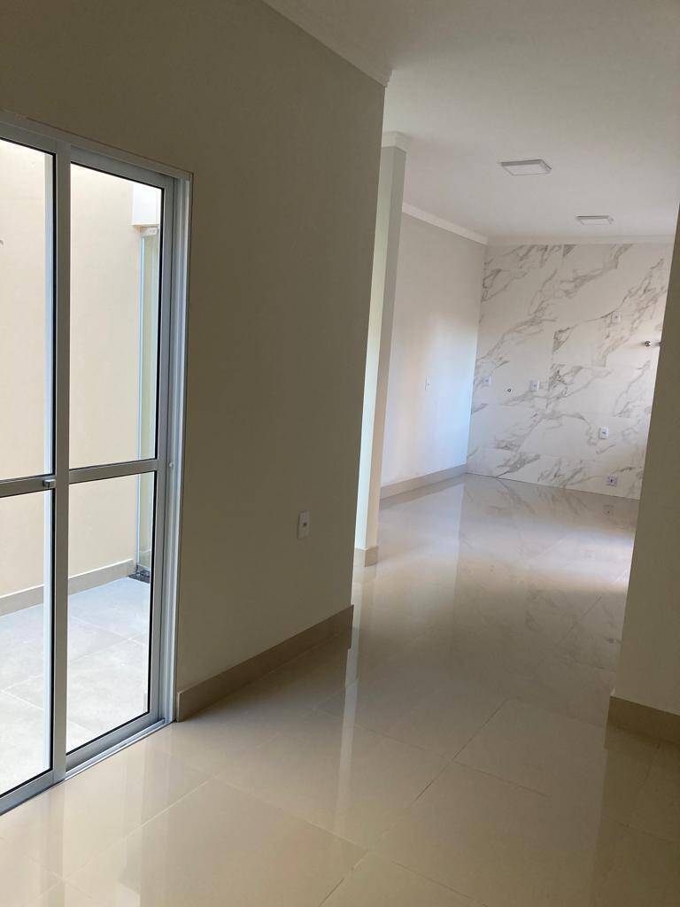 Casa à venda com 3 quartos, 150m² - Foto 1