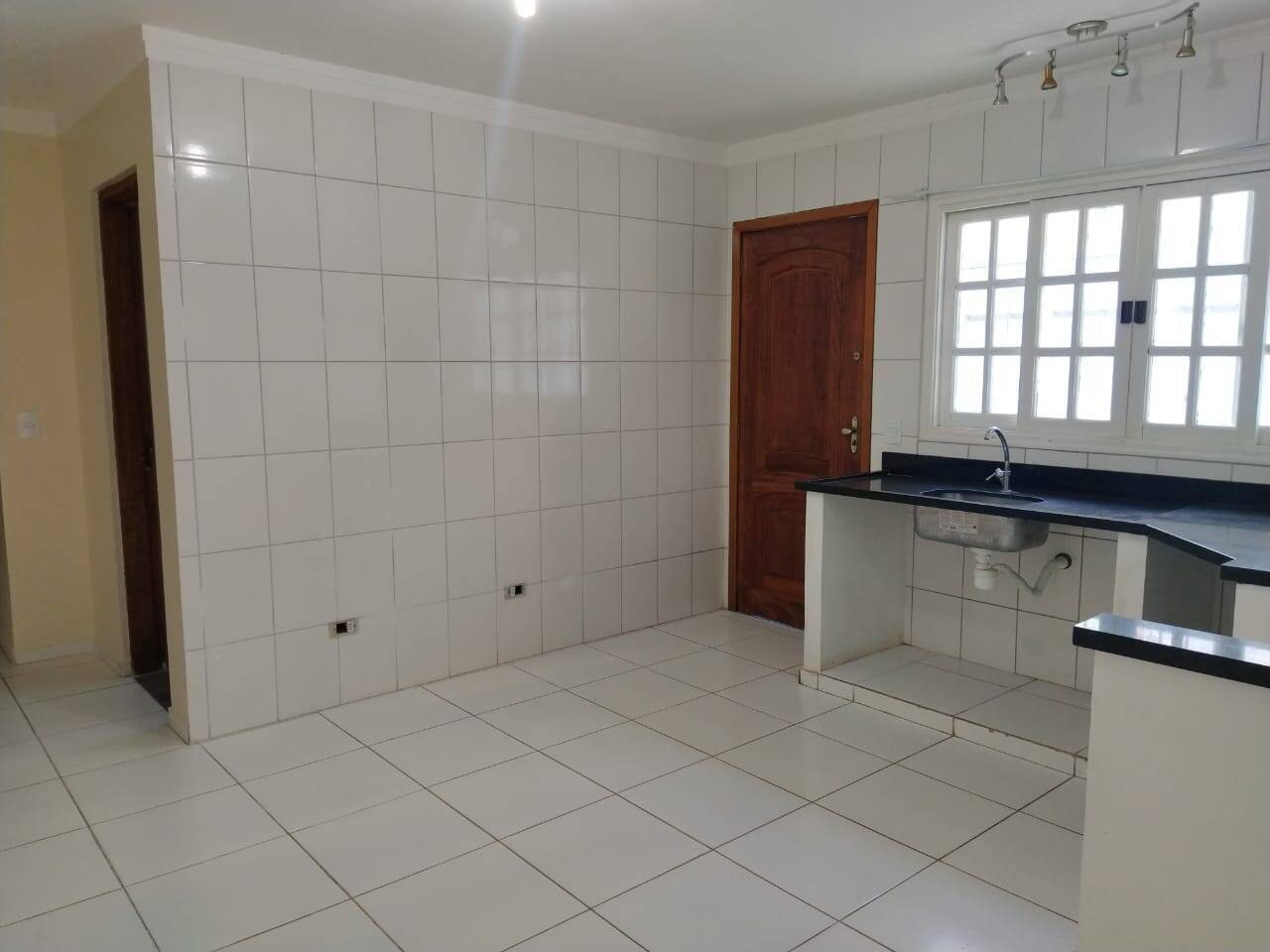 Casa à venda com 2 quartos, 91m² - Foto 2