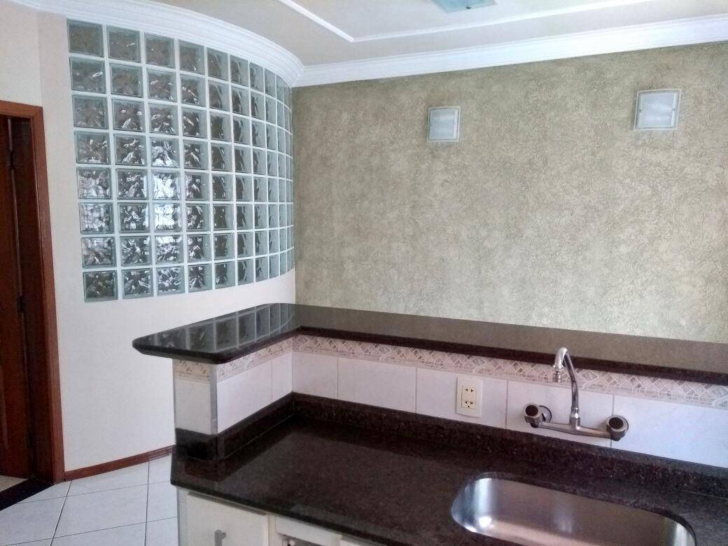 Casa à venda com 3 quartos, 200m² - Foto 2