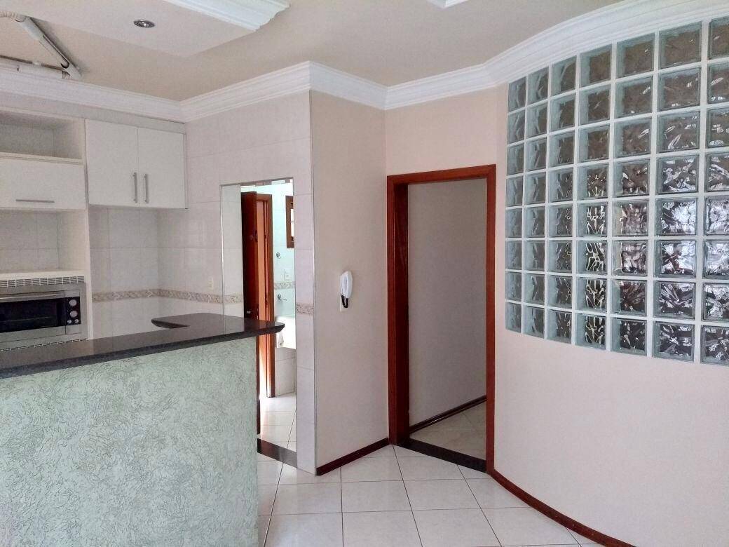 Casa à venda com 3 quartos, 200m² - Foto 1