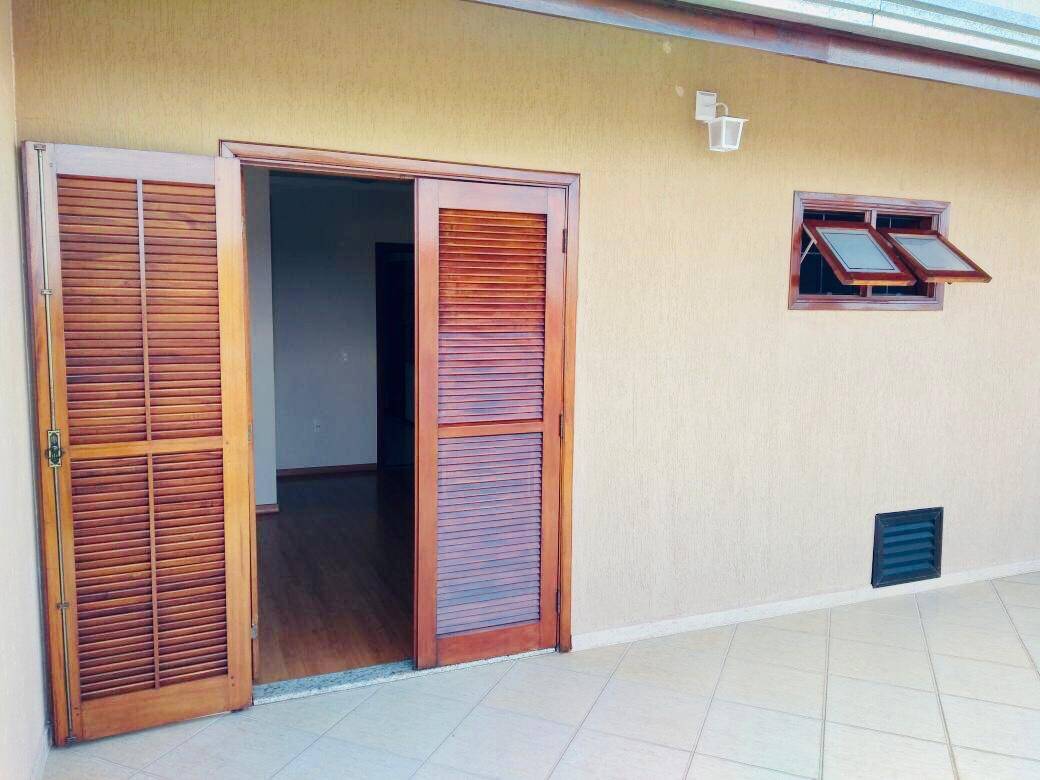 Casa à venda com 3 quartos, 200m² - Foto 14