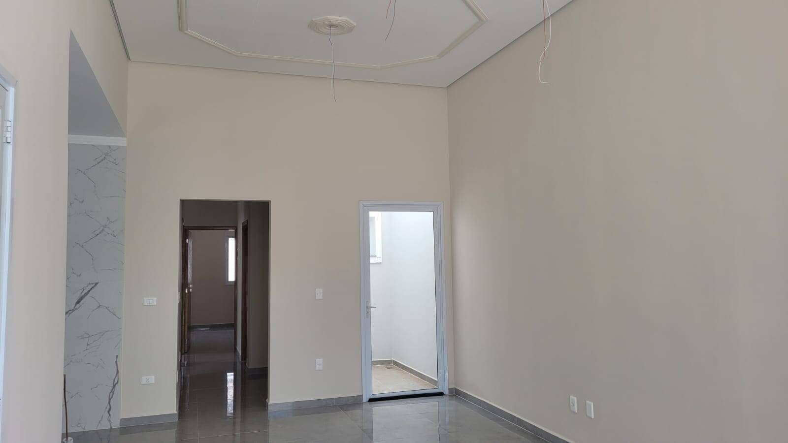 Casa à venda com 3 quartos, 140m² - Foto 1