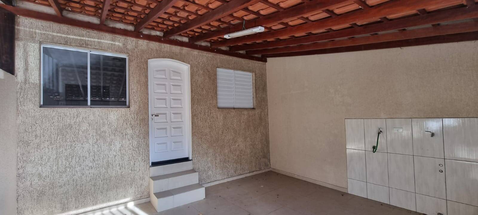 Casa à venda com 3 quartos, 230m² - Foto 2