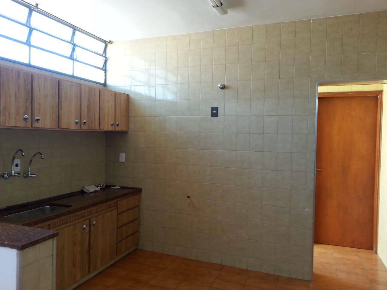 Casa à venda com 4 quartos, 153m² - Foto 2