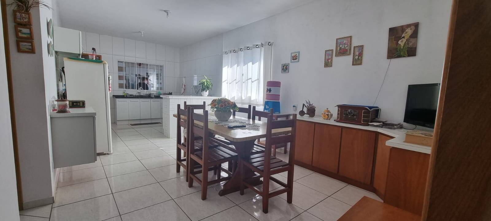 Casa à venda com 3 quartos, 200m² - Foto 2