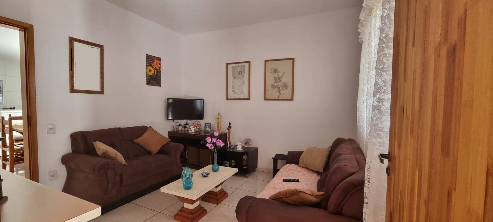 Casa à venda com 3 quartos, 200m² - Foto 1