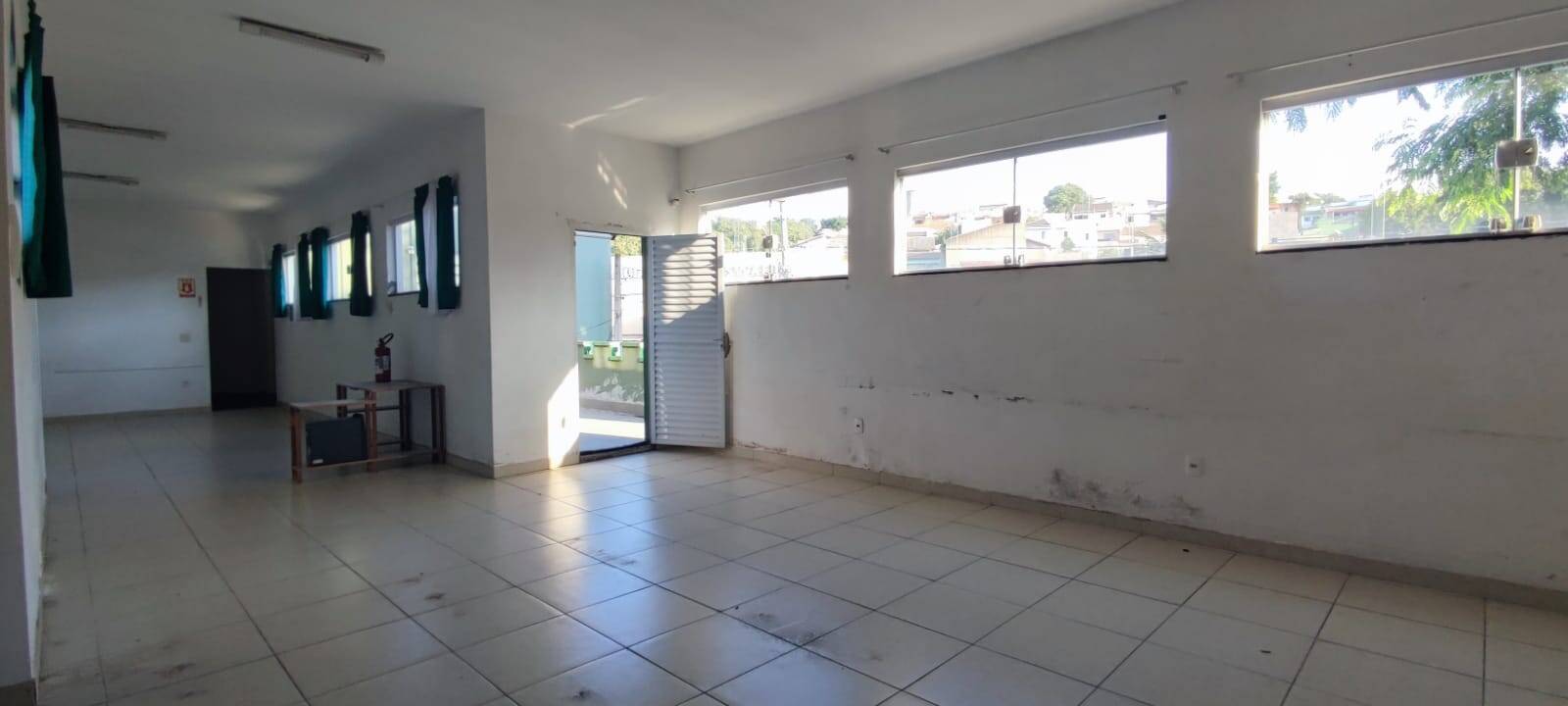 Casa à venda e aluguel com 2 quartos, 318m² - Foto 9