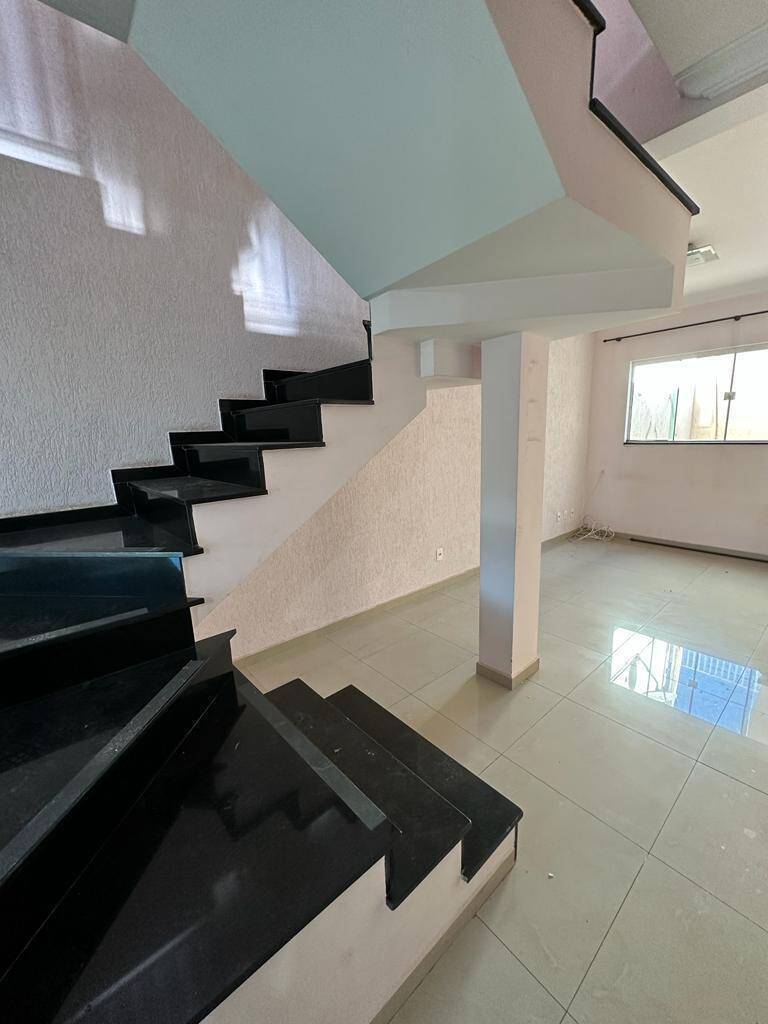 Casa à venda com 3 quartos, 205m² - Foto 4