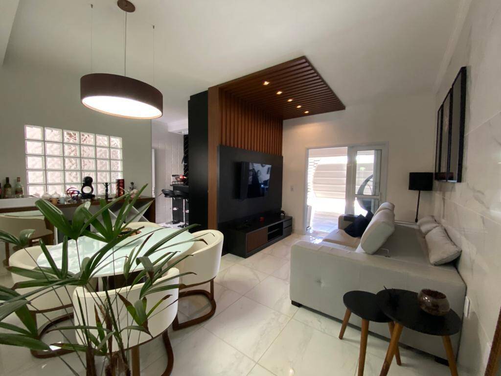 Casa à venda com 2 quartos, 108m² - Foto 1