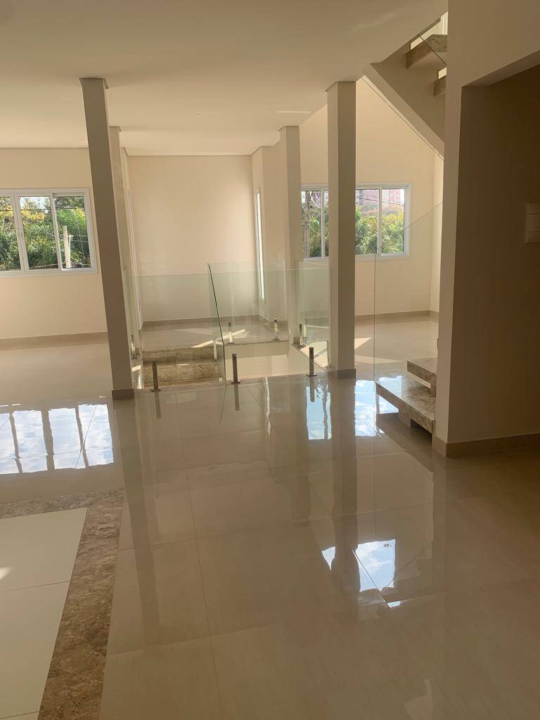 Casa de Condomínio à venda com 3 quartos, 220m² - Foto 2