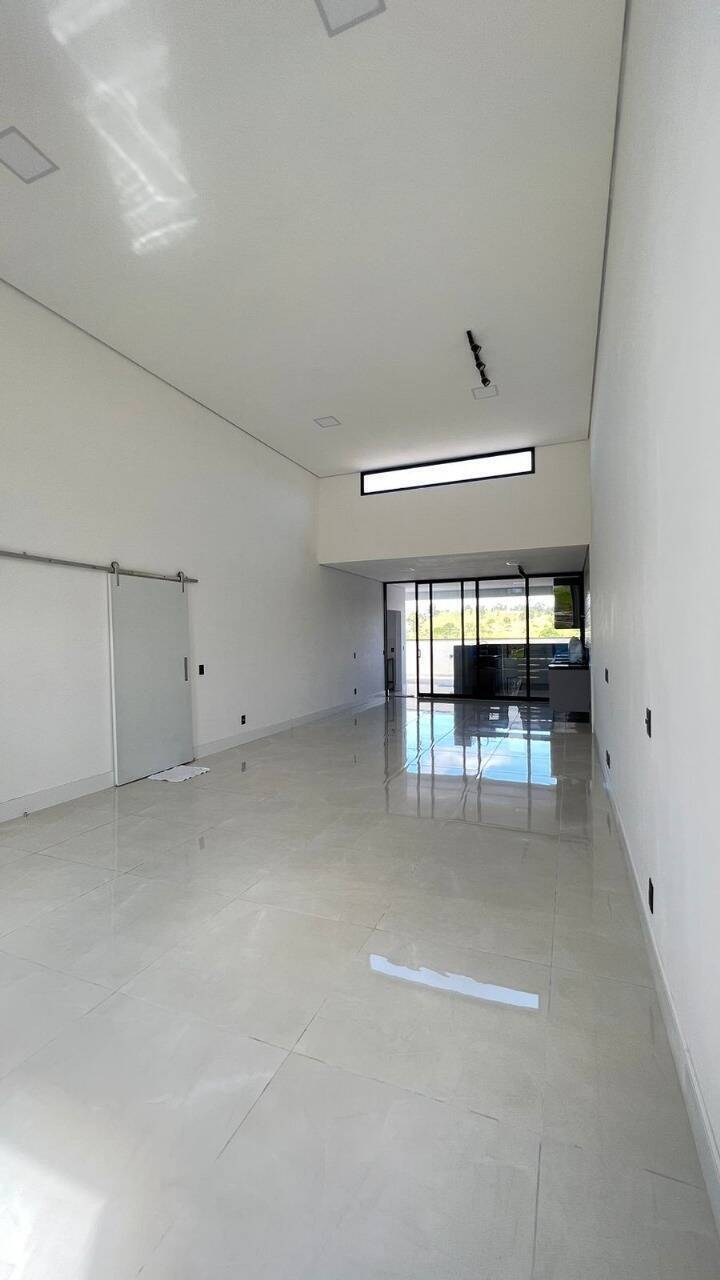 Casa de Condomínio à venda com 3 quartos, 300m² - Foto 2