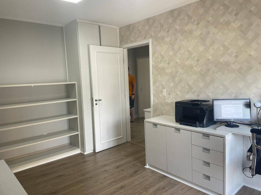 Apartamento à venda com 3 quartos, 157m² - Foto 13