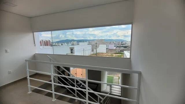 Casa de Condomínio à venda com 4 quartos, 200m² - Foto 3