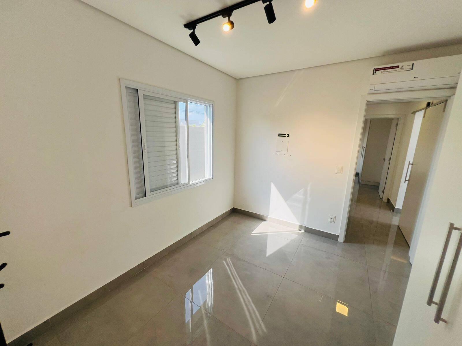 Casa de Condomínio à venda com 3 quartos, 210m² - Foto 14