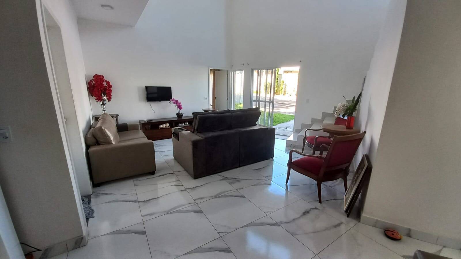 Casa de Condomínio à venda com 3 quartos, 260m² - Foto 2