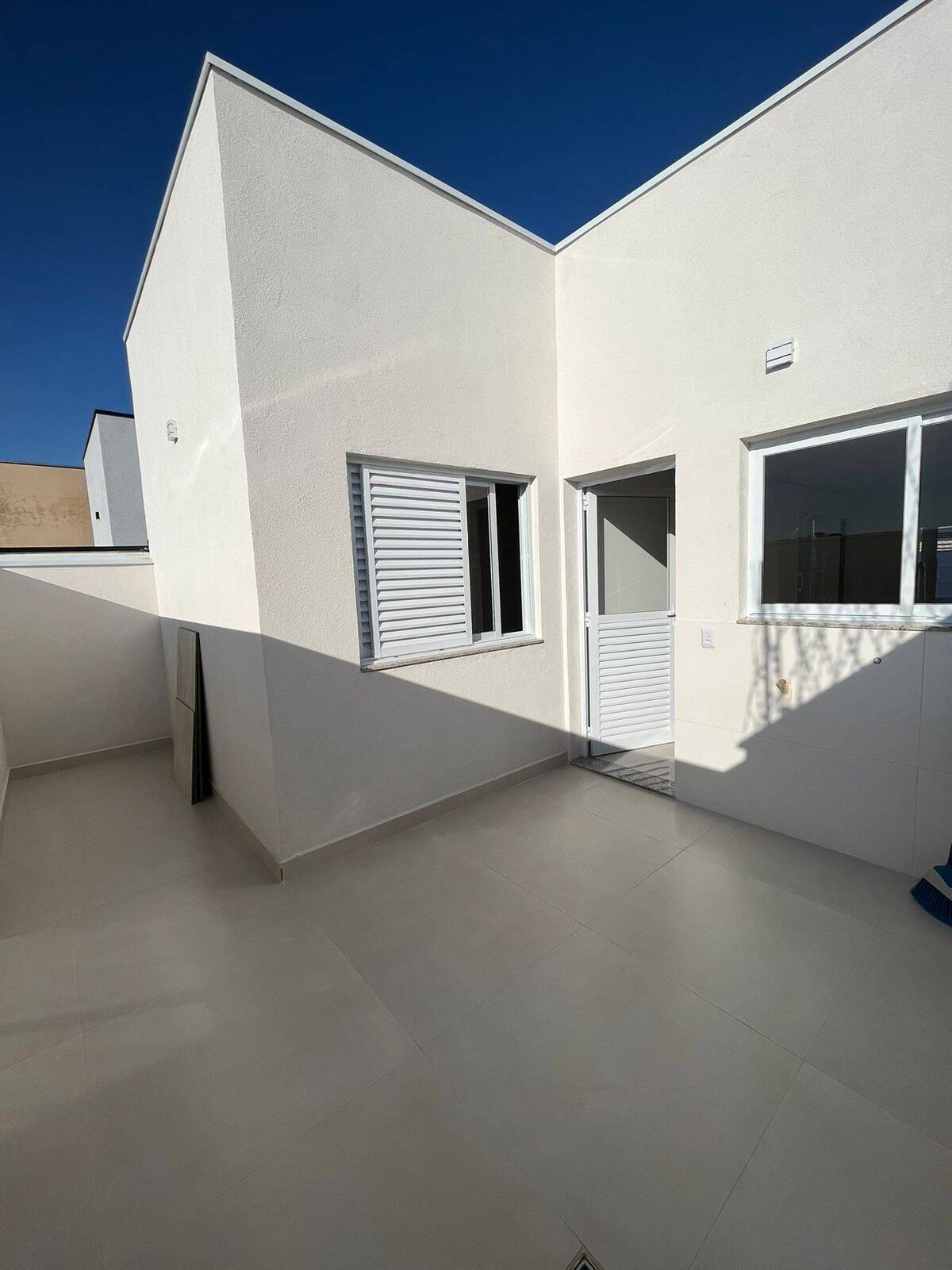 Casa à venda com 2 quartos, 75m² - Foto 11