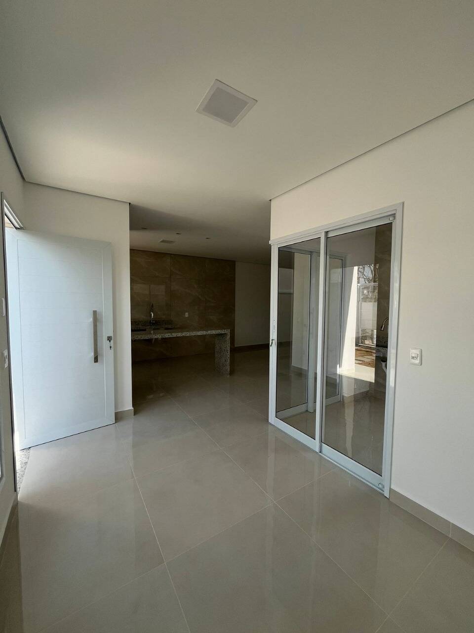 Casa à venda com 3 quartos, 91m² - Foto 4