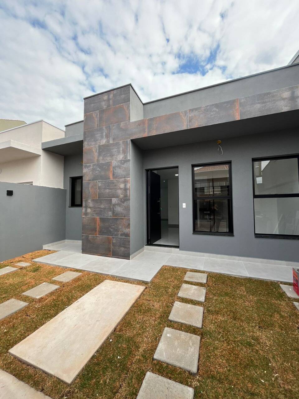 Casa à venda com 3 quartos, 91m² - Foto 1