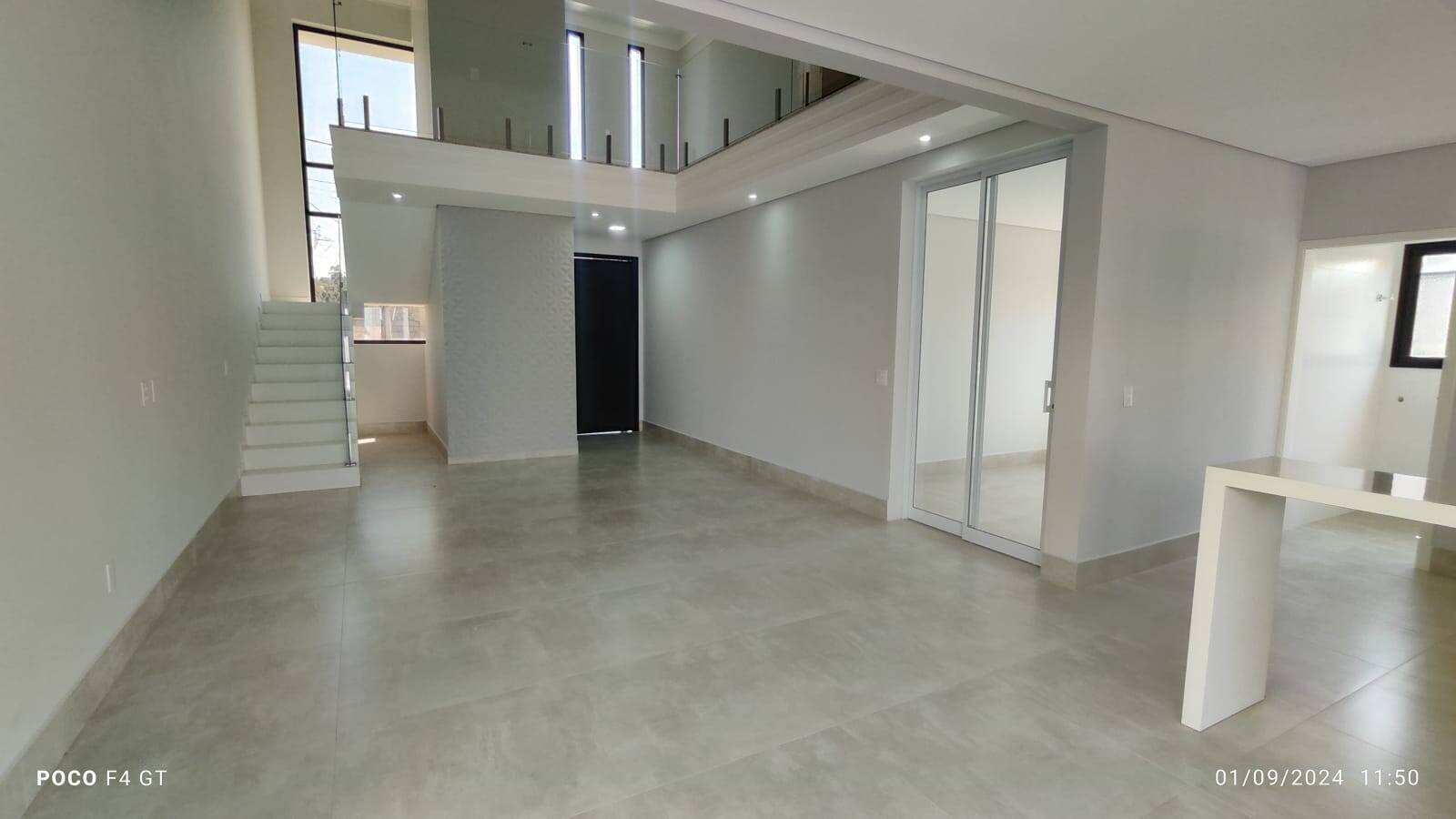 Casa de Condomínio à venda com 3 quartos, 240m² - Foto 2