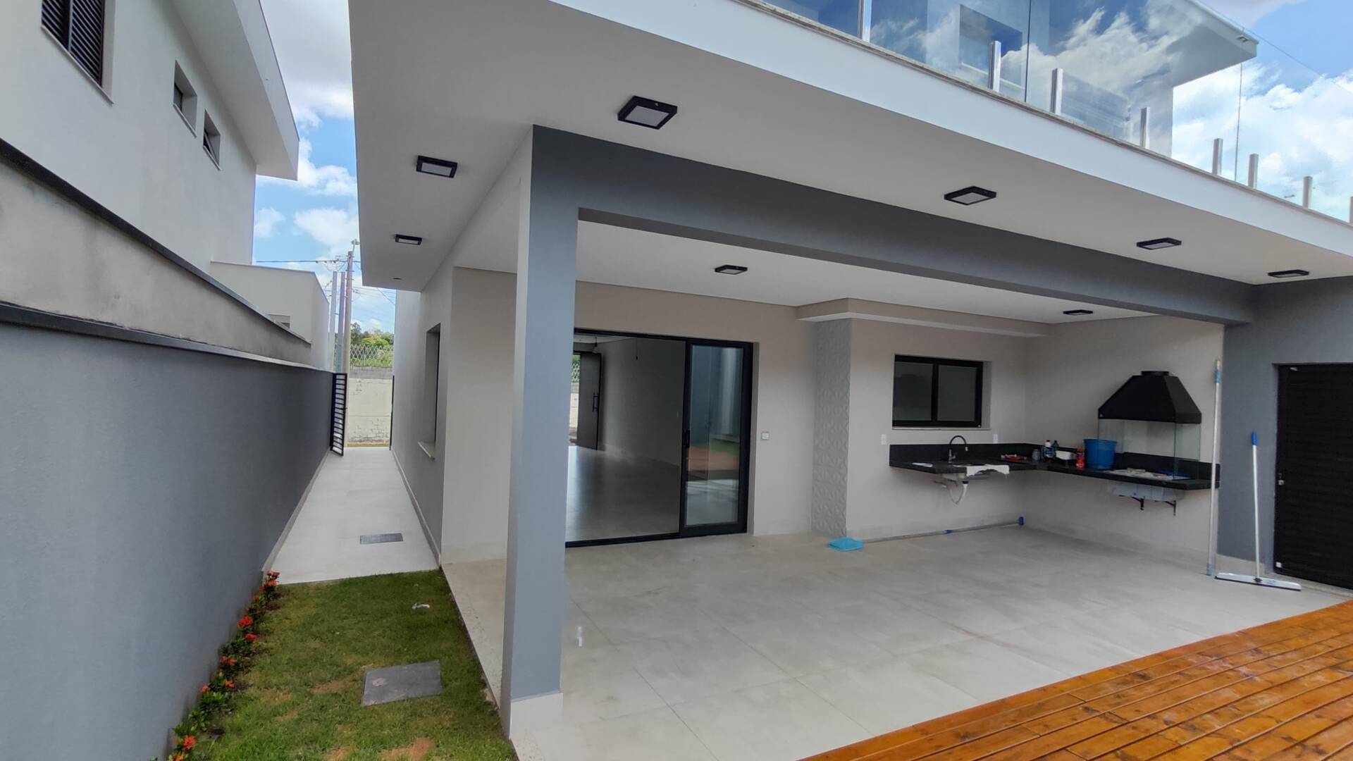 Casa de Condomínio à venda com 3 quartos, 240m² - Foto 4