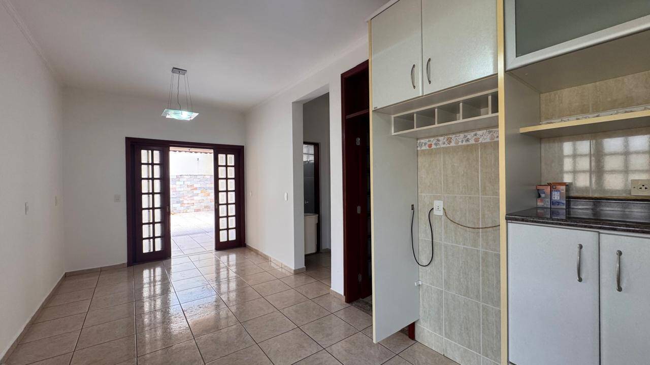 Casa à venda com 3 quartos, 245m² - Foto 5