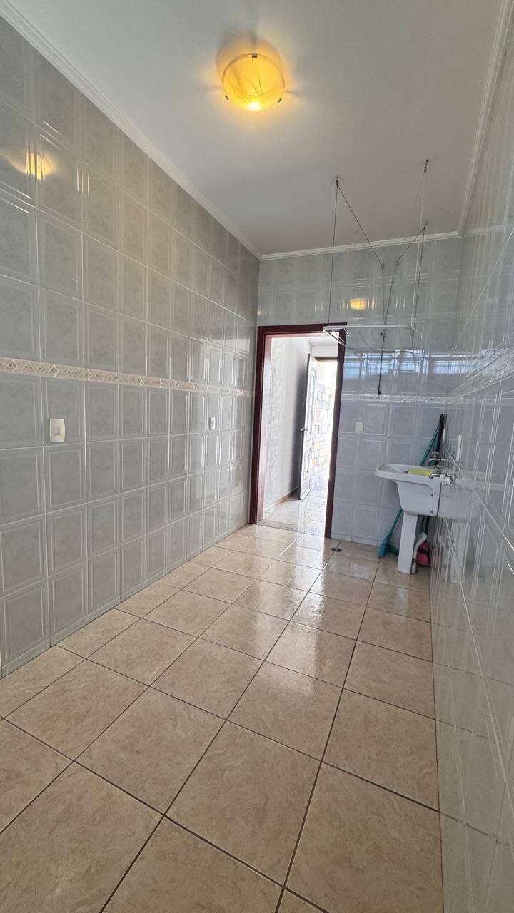 Casa à venda com 3 quartos, 245m² - Foto 11