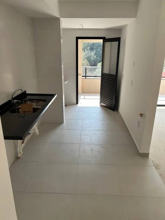 Apartamento à venda com 3 quartos, 95m² - Foto 2