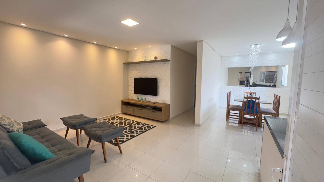 Casa à venda com 2 quartos, 136m² - Foto 1