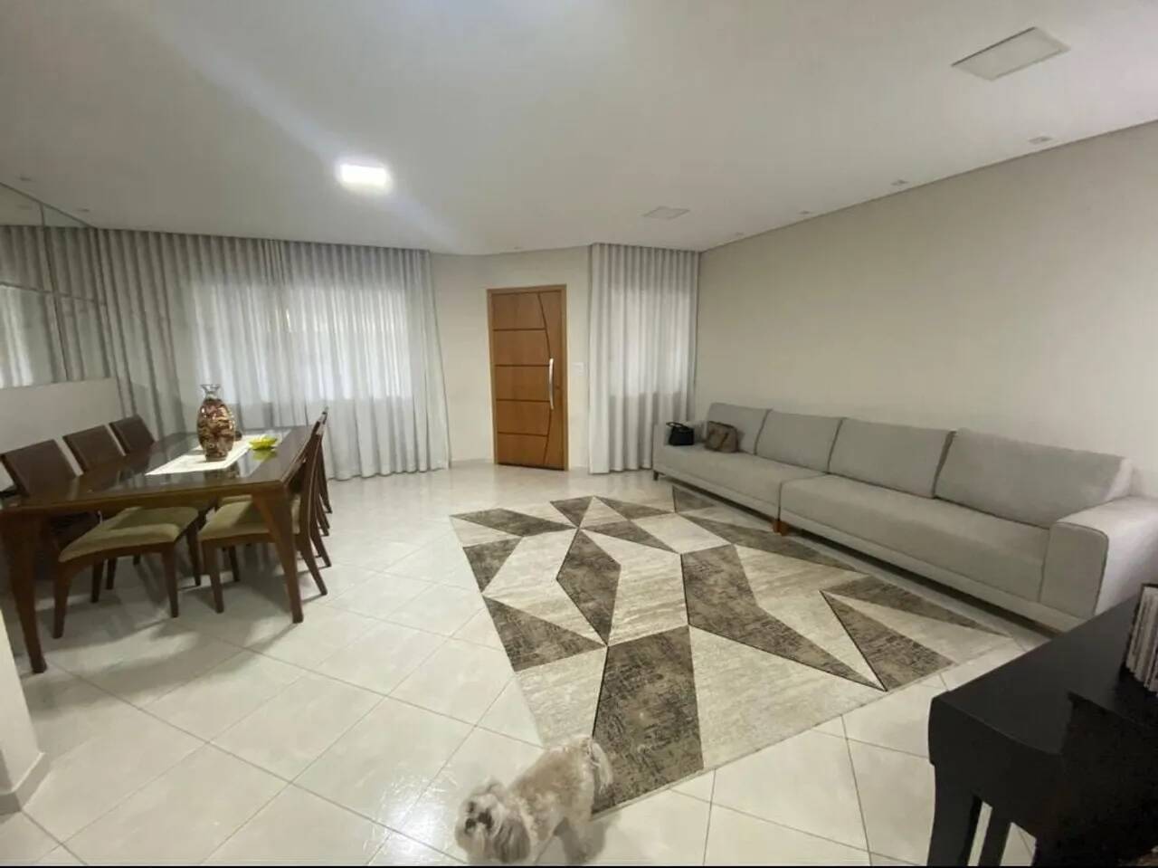 Casa à venda com 3 quartos, 210m² - Foto 1