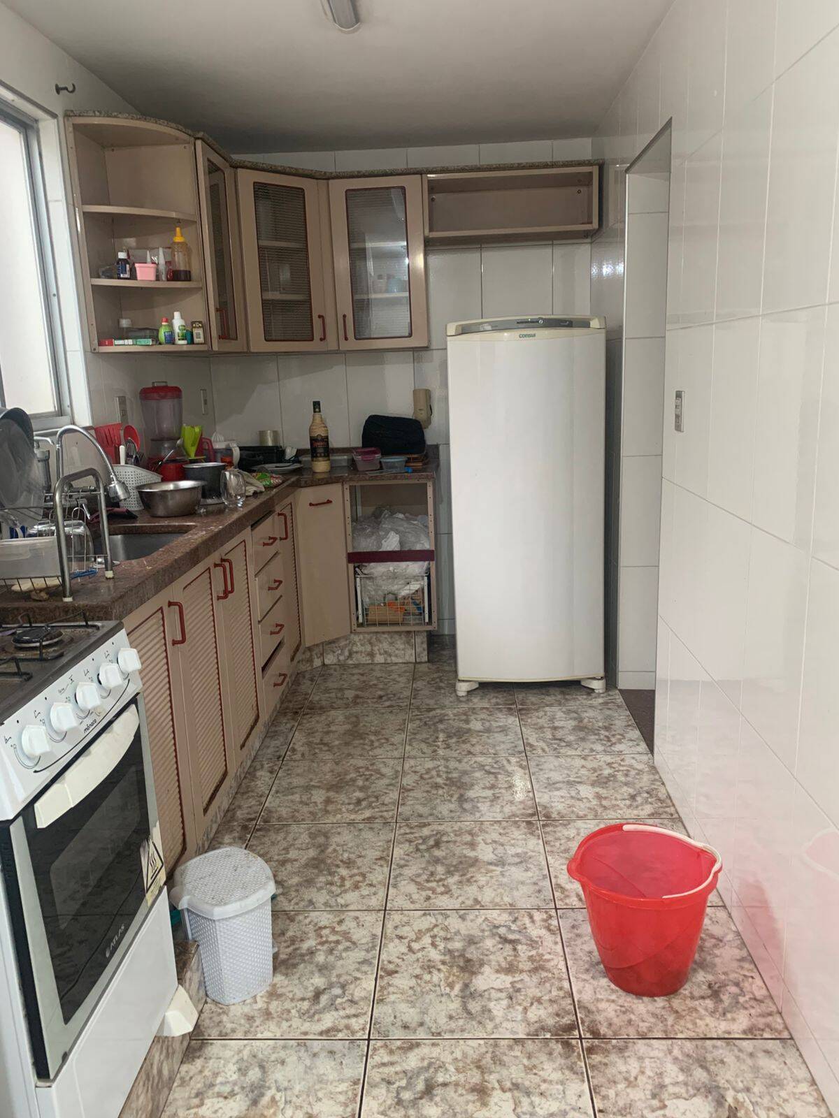 Apartamento à venda com 3 quartos, 70m² - Foto 2