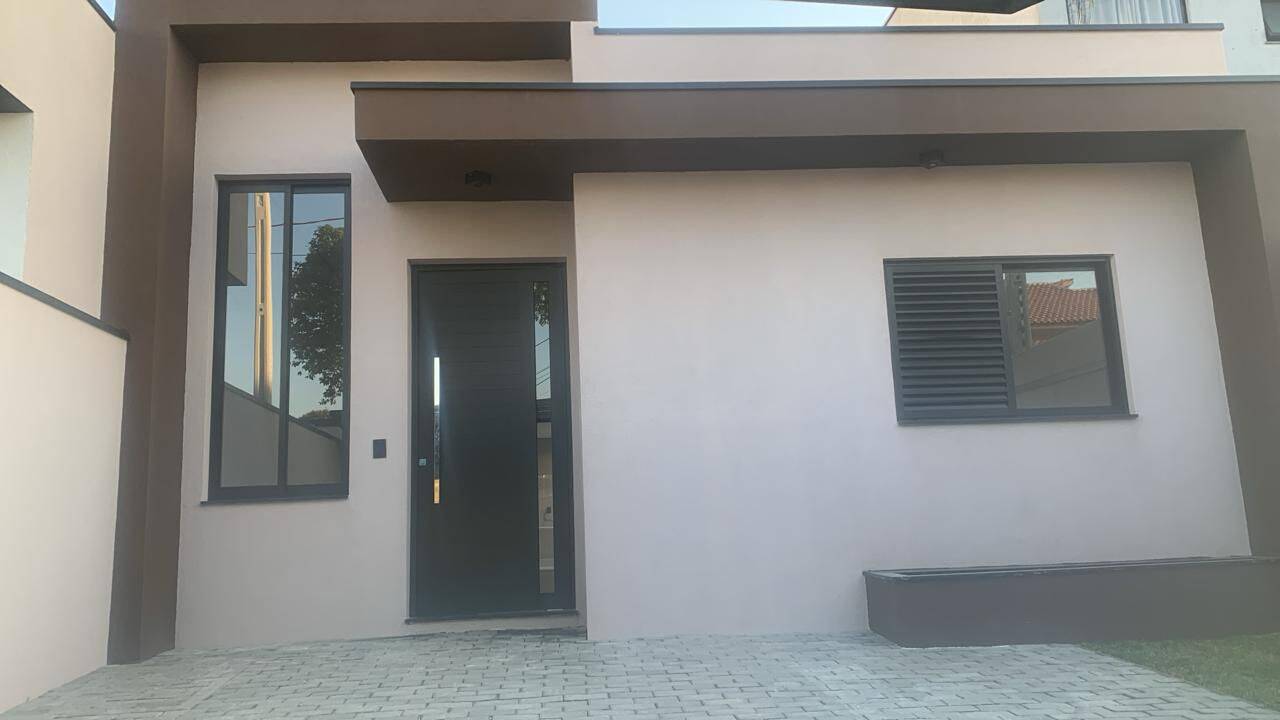 Casa à venda com 3 quartos, 96m² - Foto 1