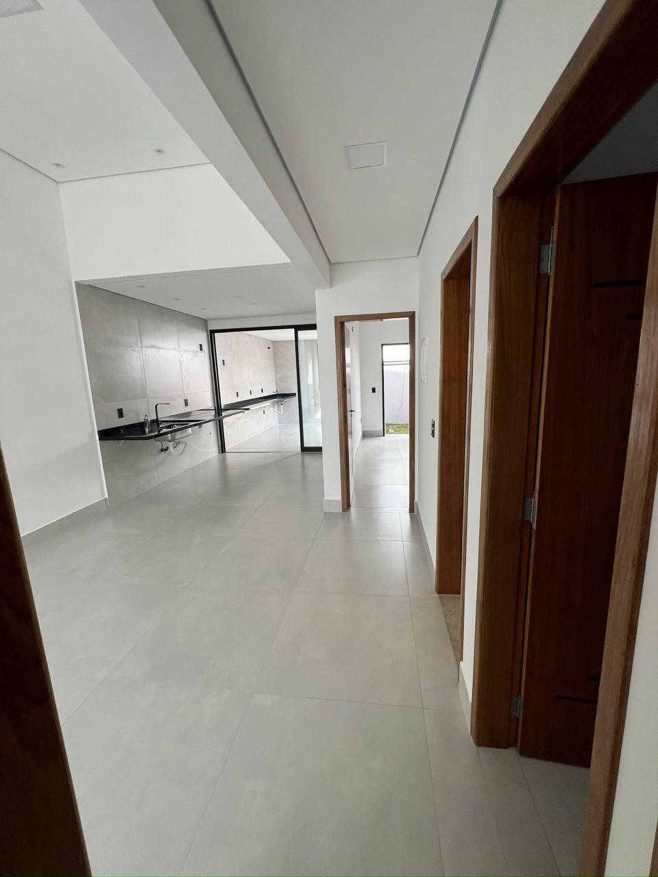 Casa à venda com 3 quartos, 96m² - Foto 2