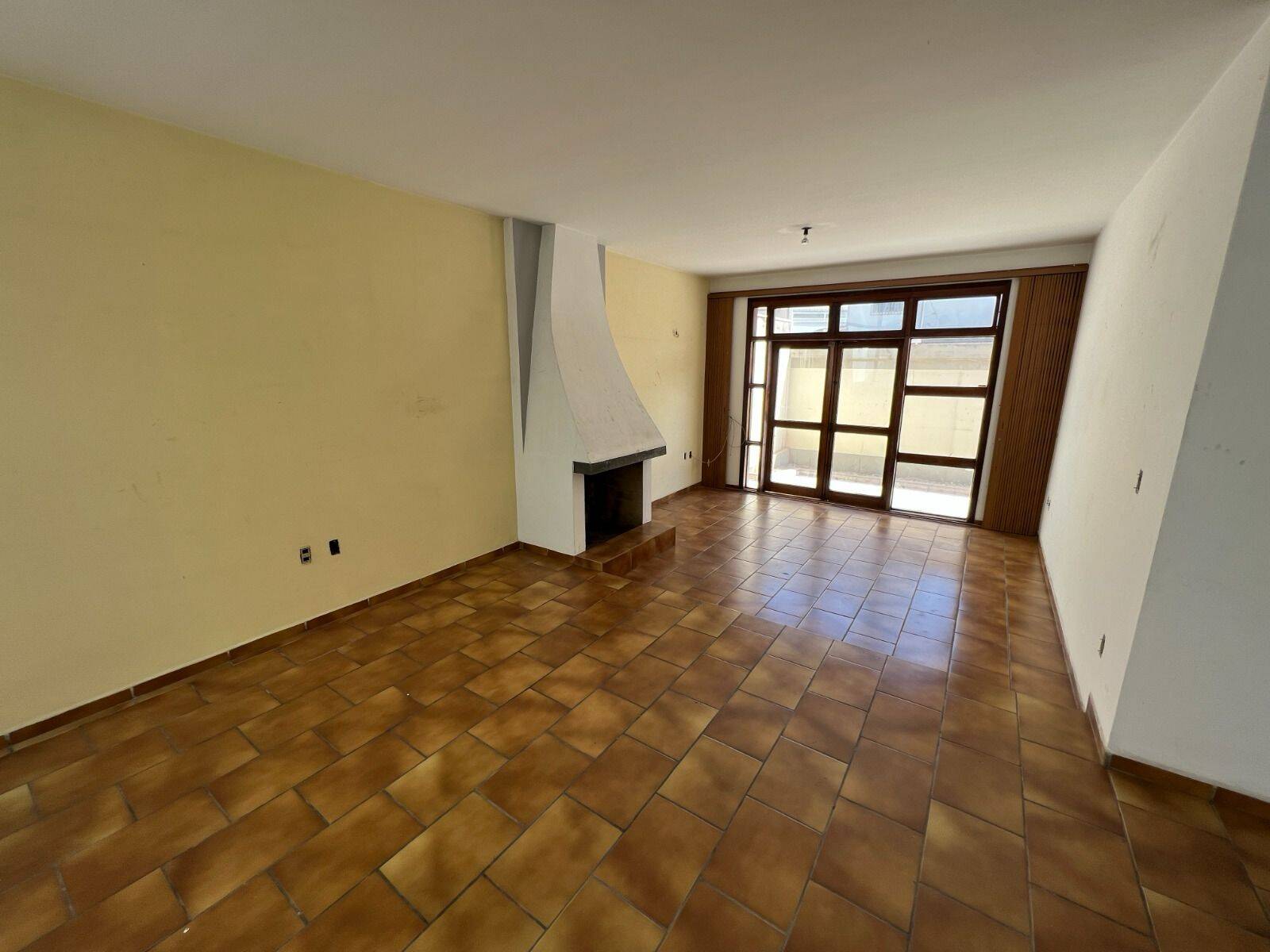 Casa à venda com 3 quartos, 253m² - Foto 3