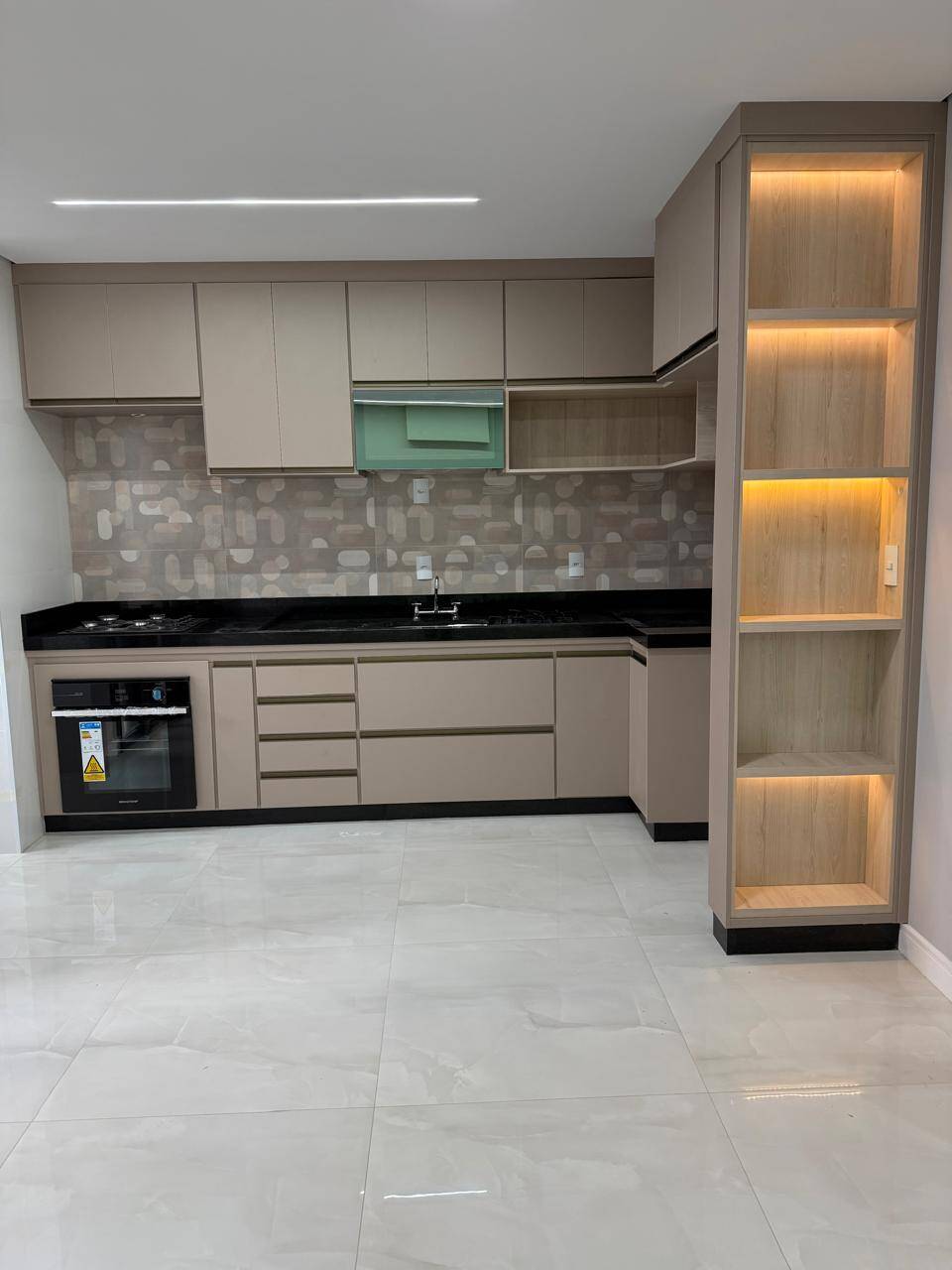 Apartamento à venda com 2 quartos, 69m² - Foto 1