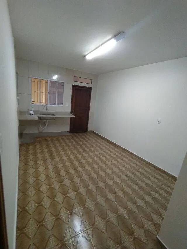 Casa à venda com 4 quartos, 200m² - Foto 1