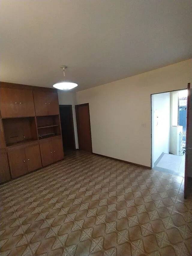 Casa à venda com 4 quartos, 200m² - Foto 3